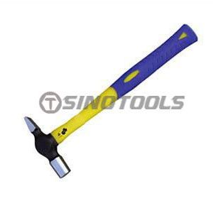 How to remove the oil on the wooden handle of the hammer?